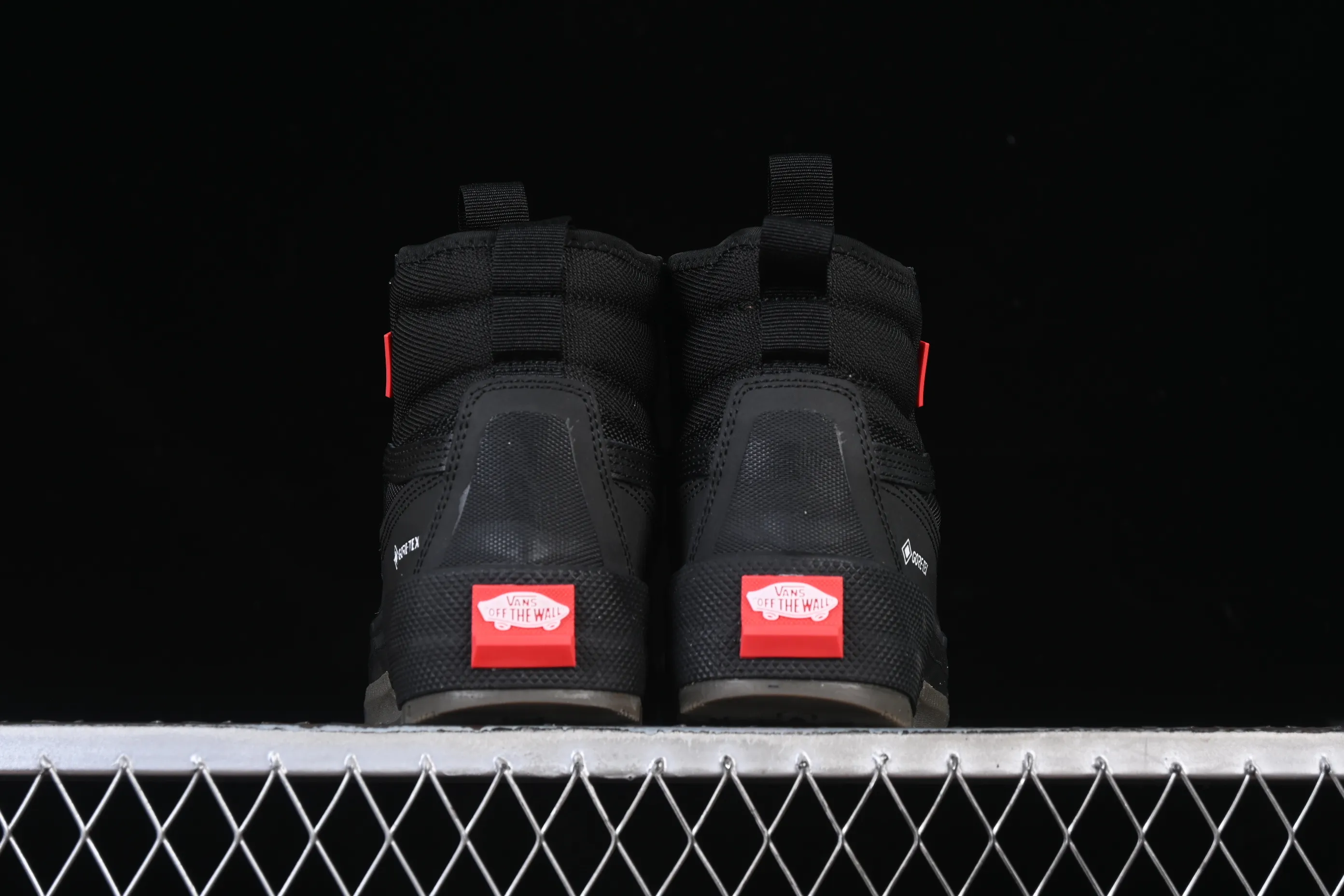All categories Vans Vans series Vans Hi Vans high-top Vans Sk8-Hi Gore Te Outdoor adventure series round-toe lace-up high-top outdoor functional casual shoes VN0A5I1110J